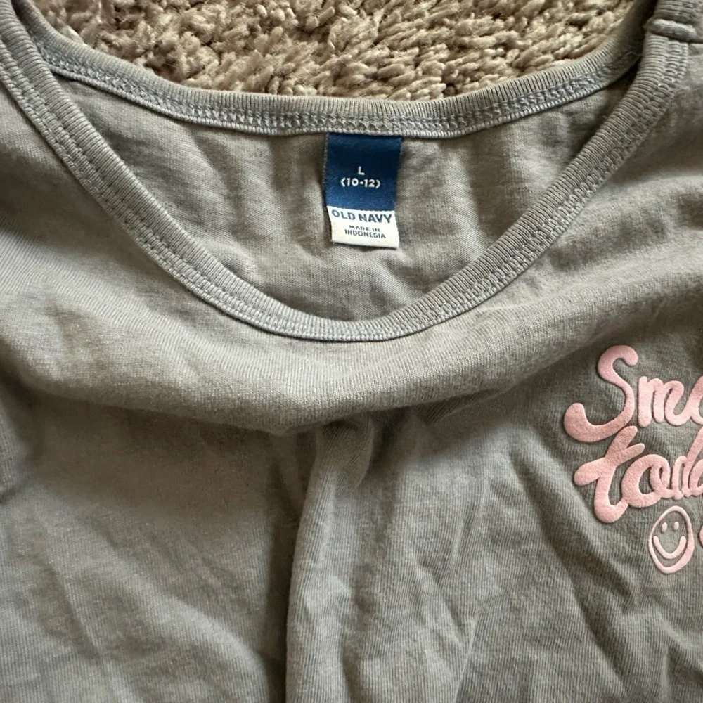 Preloved gray T-Shirt with Pink Graphic